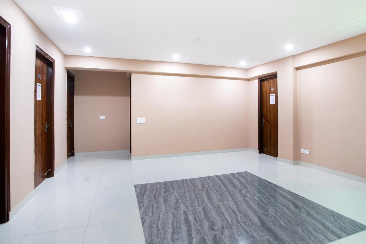 Capital O Harish Residency Hotel Gurgaon Exterior photo