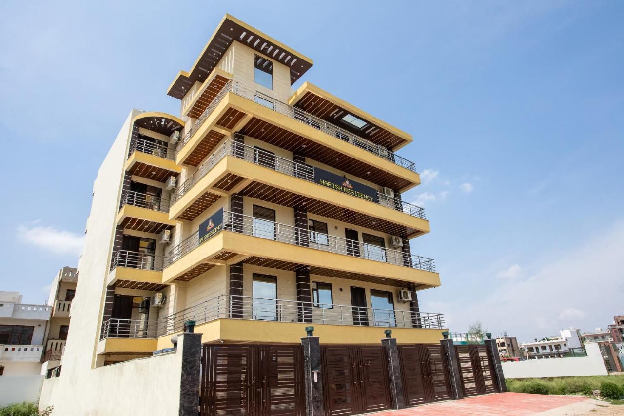Capital O Harish Residency Hotel Gurgaon Exterior photo