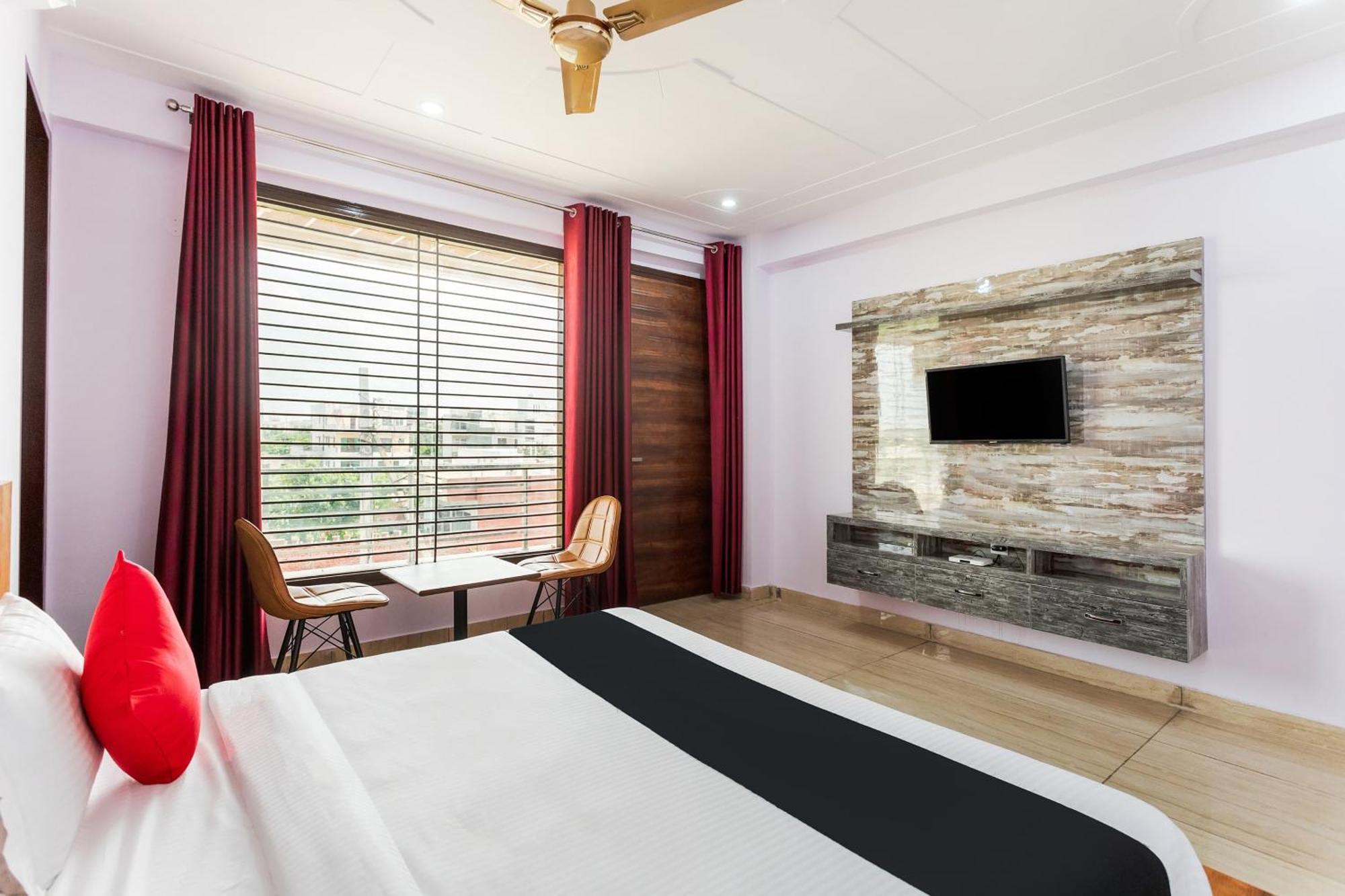 Capital O Harish Residency Hotel Gurgaon Exterior photo