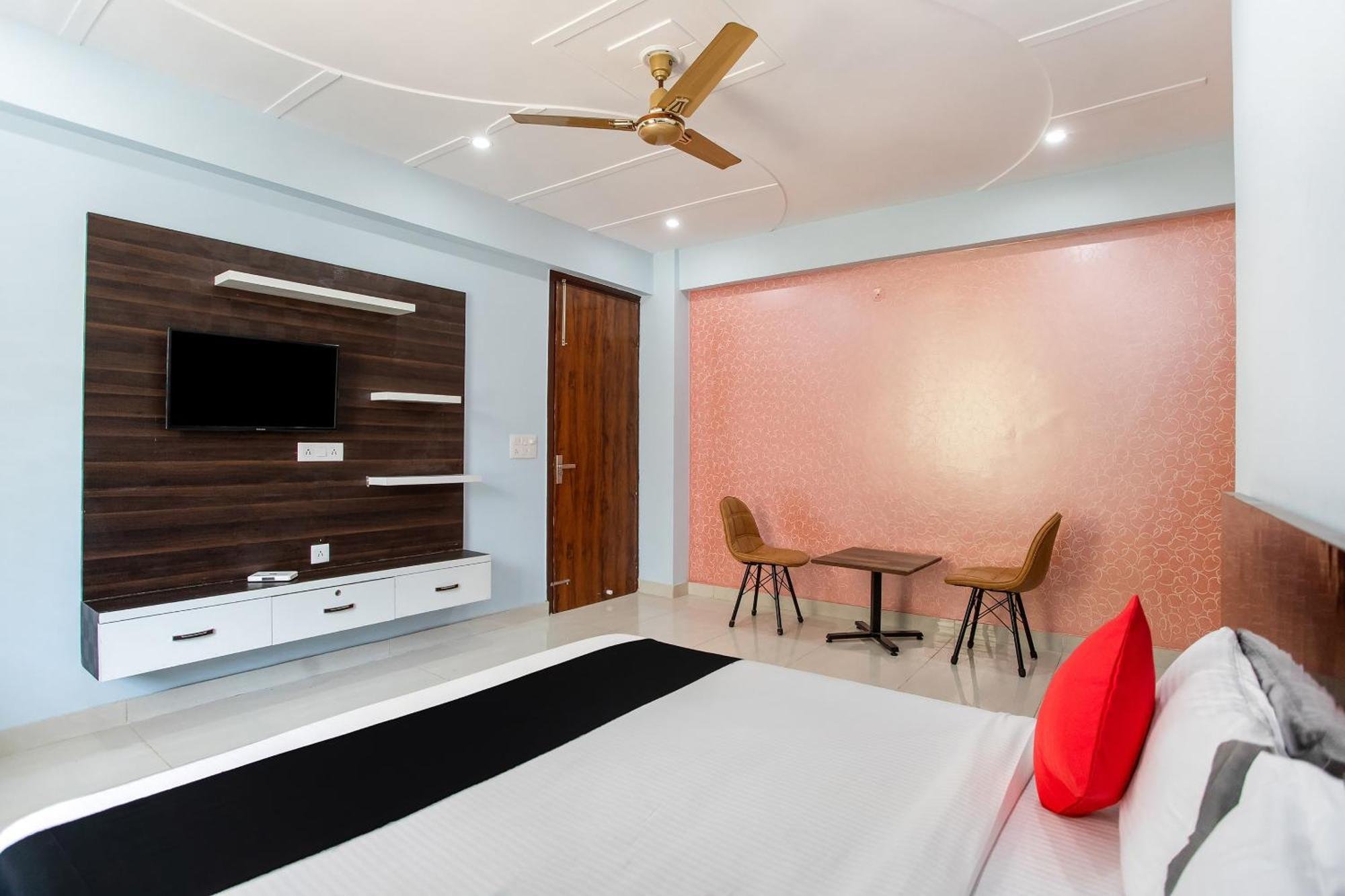 Capital O Harish Residency Hotel Gurgaon Exterior photo
